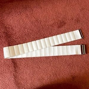 White stretchy belt